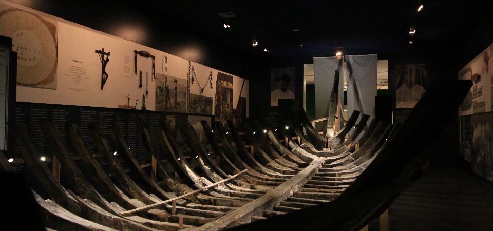 Slave_trade_boat_Brazilian_Museum_2017_5568